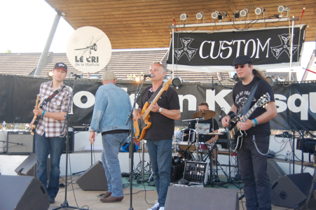 Le groupe Custom pendant les balances